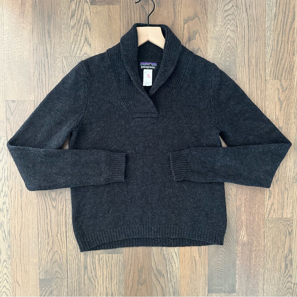 Patagonia Women's 100% Lambswool Shawl Collar Pullover Sweater Charcoal Grey M